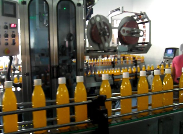 采购中国碳酸苏打润滑油食用油灌装机价格